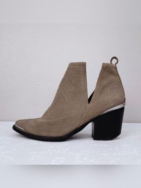 Jeffrey Campbell Cromwell Cut-Out Western Snake Embossed Ankle Booties US 9